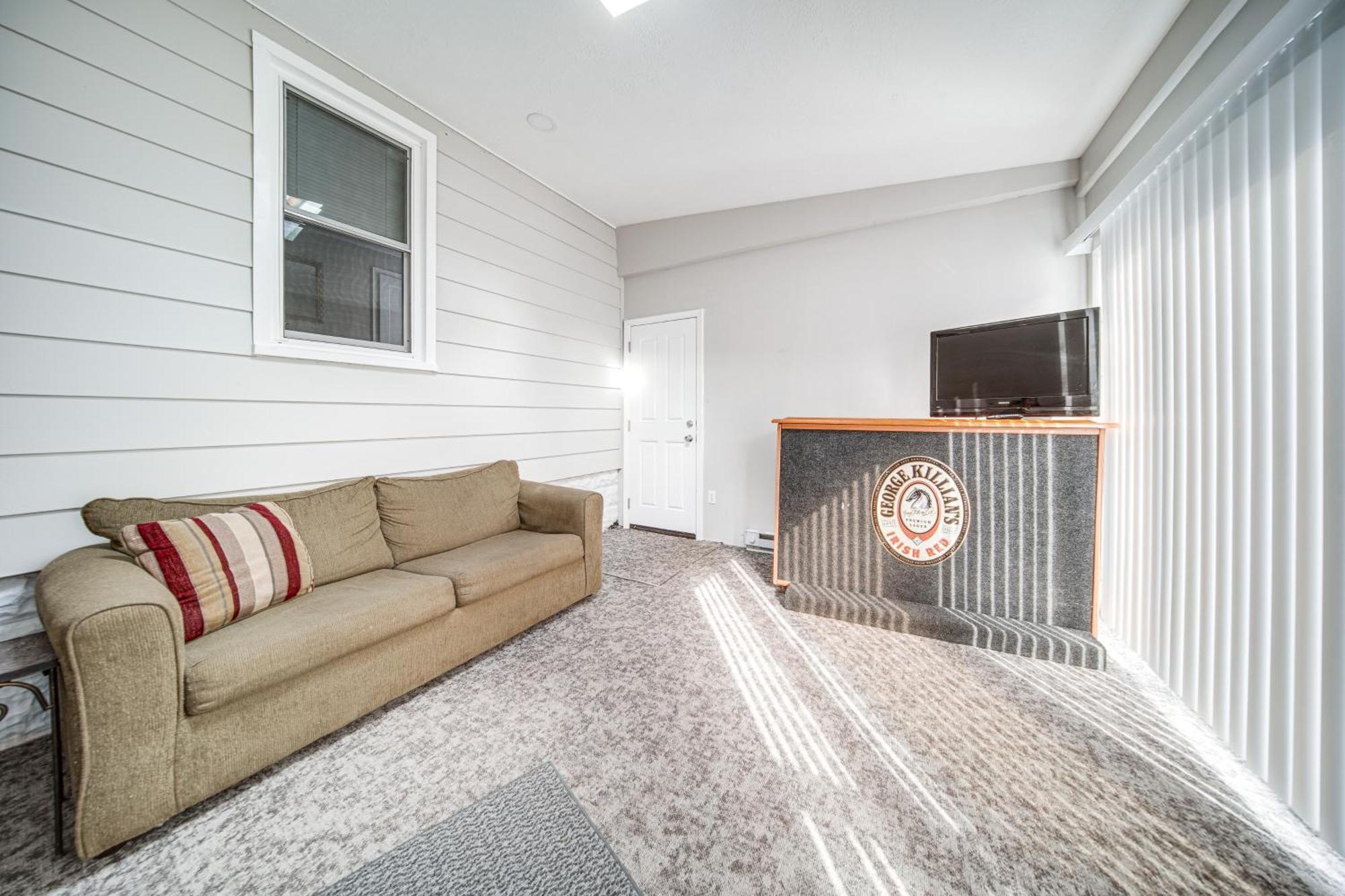 Walk To And Access With Deck!