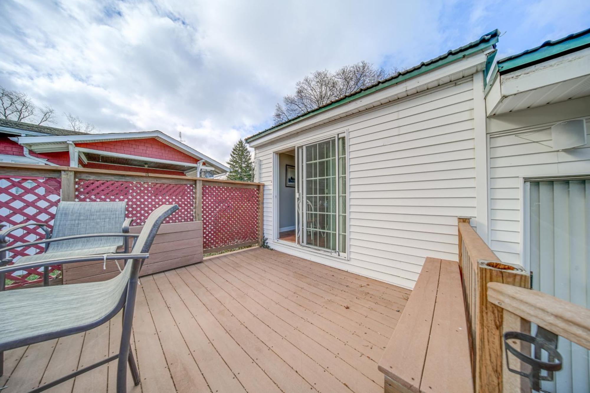 Walk To And Access With Deck!
