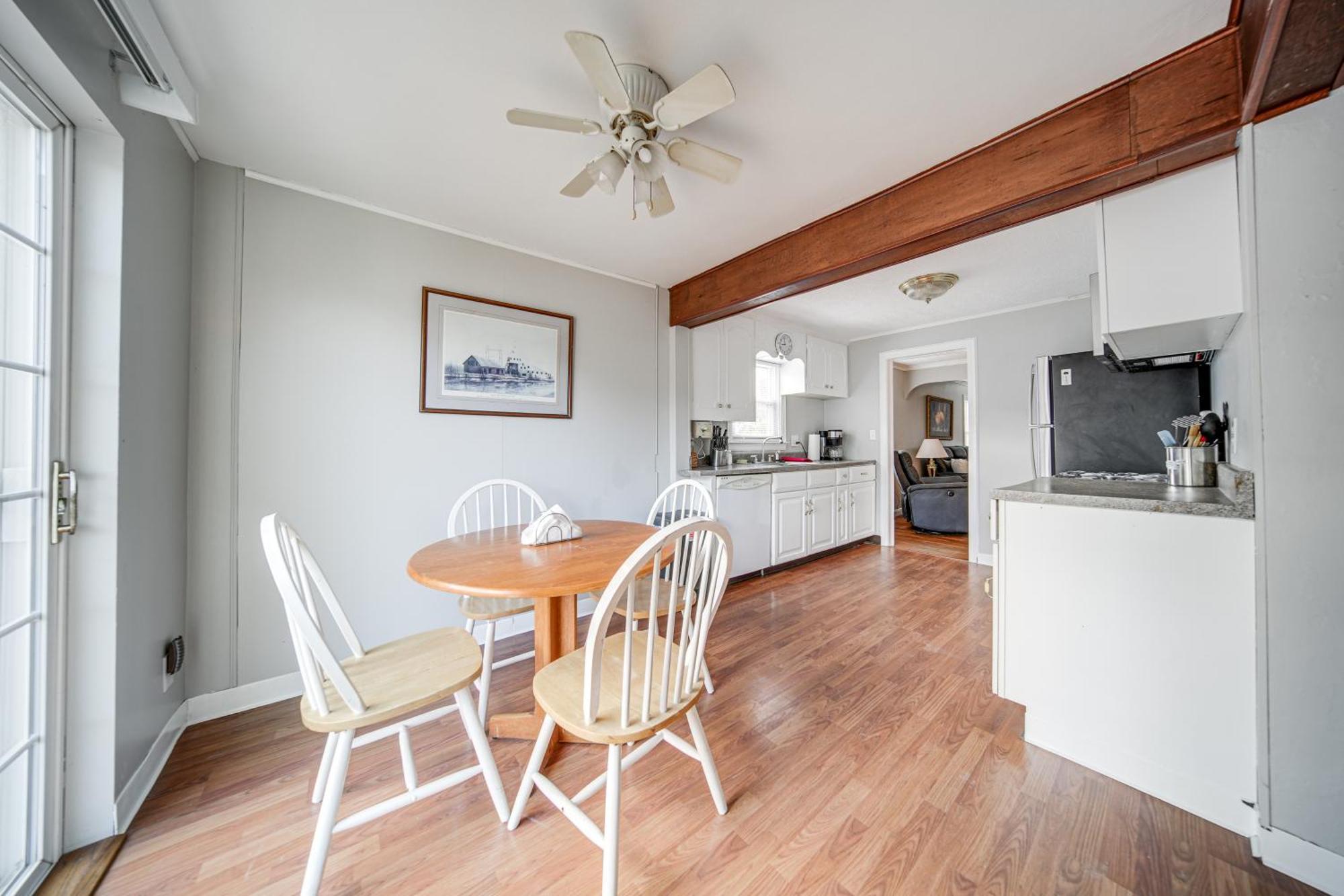 Walk To And Access With Deck! Holiday home