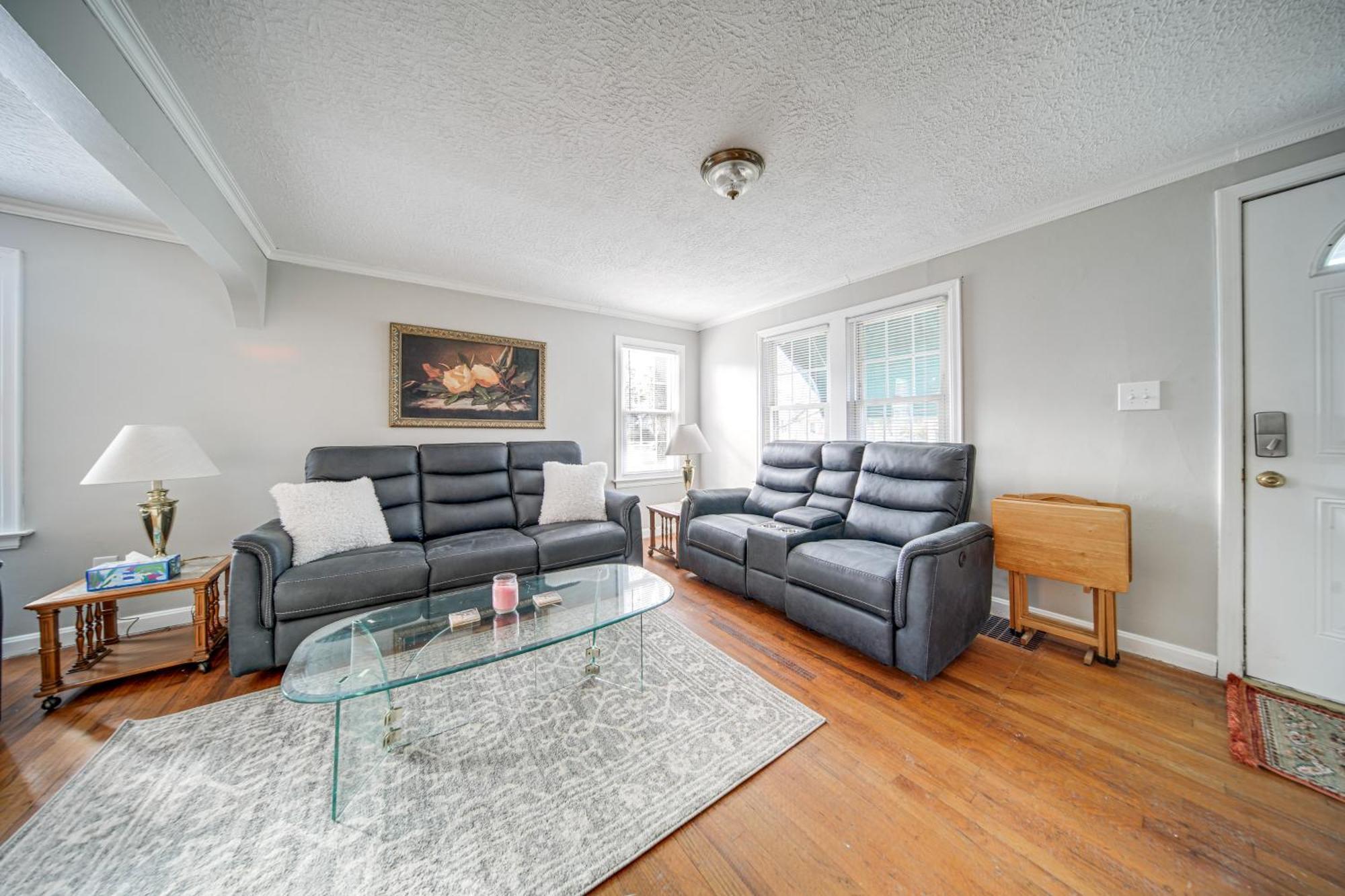 Holiday home Walk To And Access With Deck! *